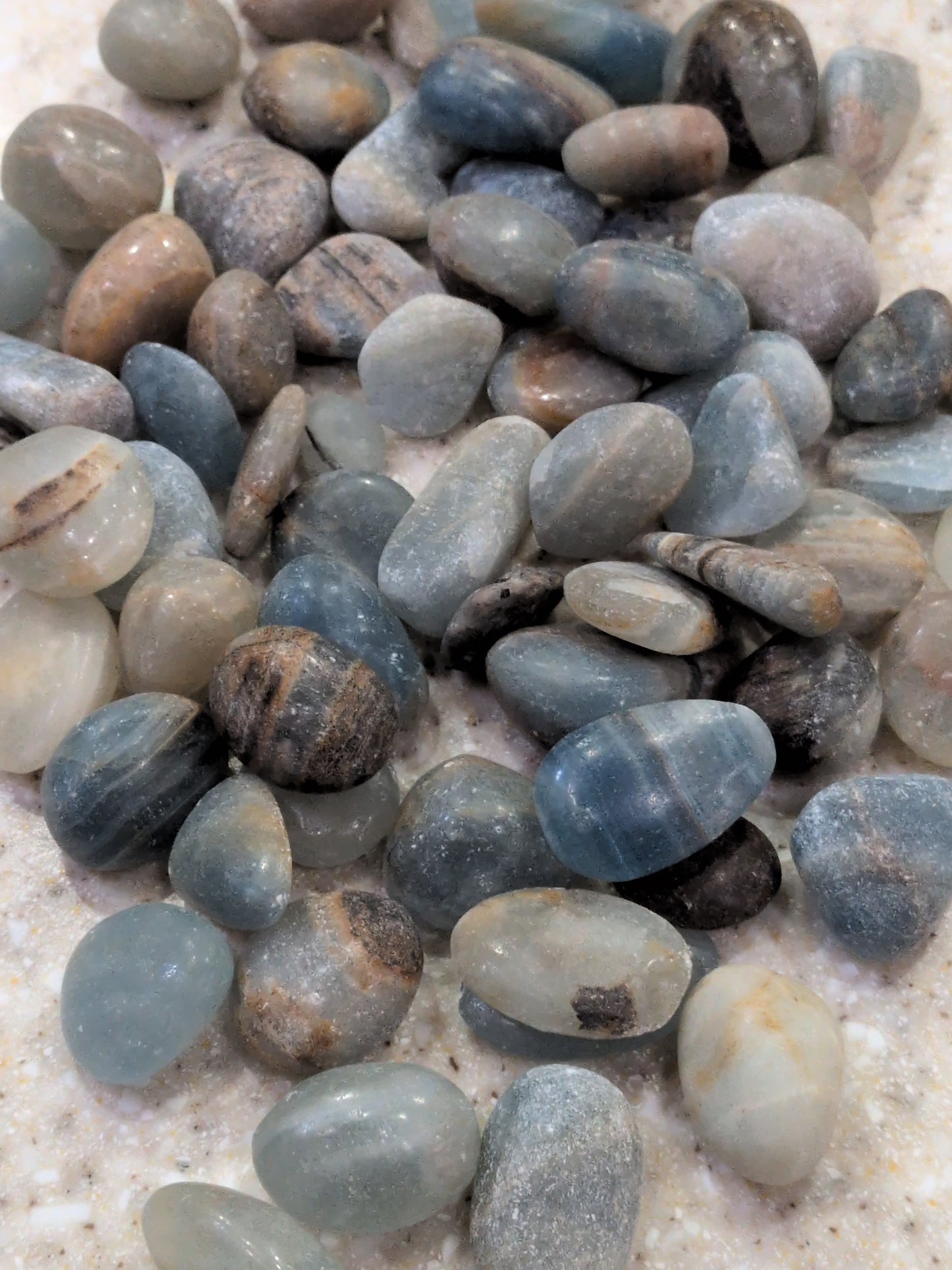 Blue Onyx Tumbled stone (natural)