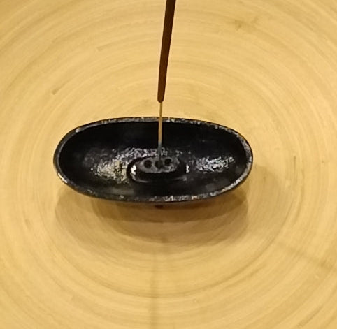 Cast Iron Tri-legged burner w/ movable Incense unit