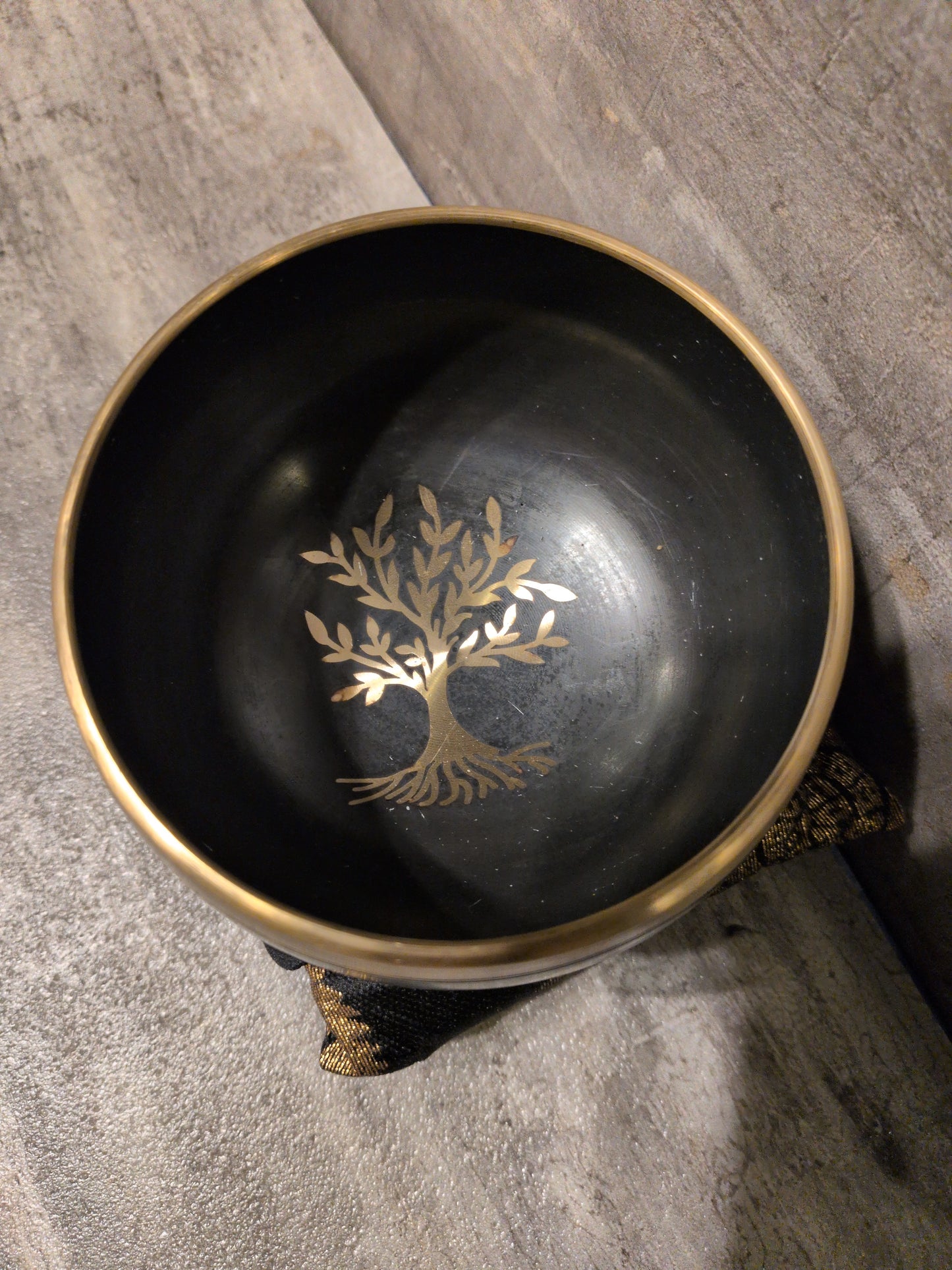 4"Tree of Life Black Painted Brass Tibetan Singing Bowl w/ pillow & striker