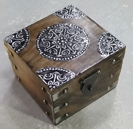 Large Dark-stained Mango Wood with Silver-tone Spoked Wheel Pattern