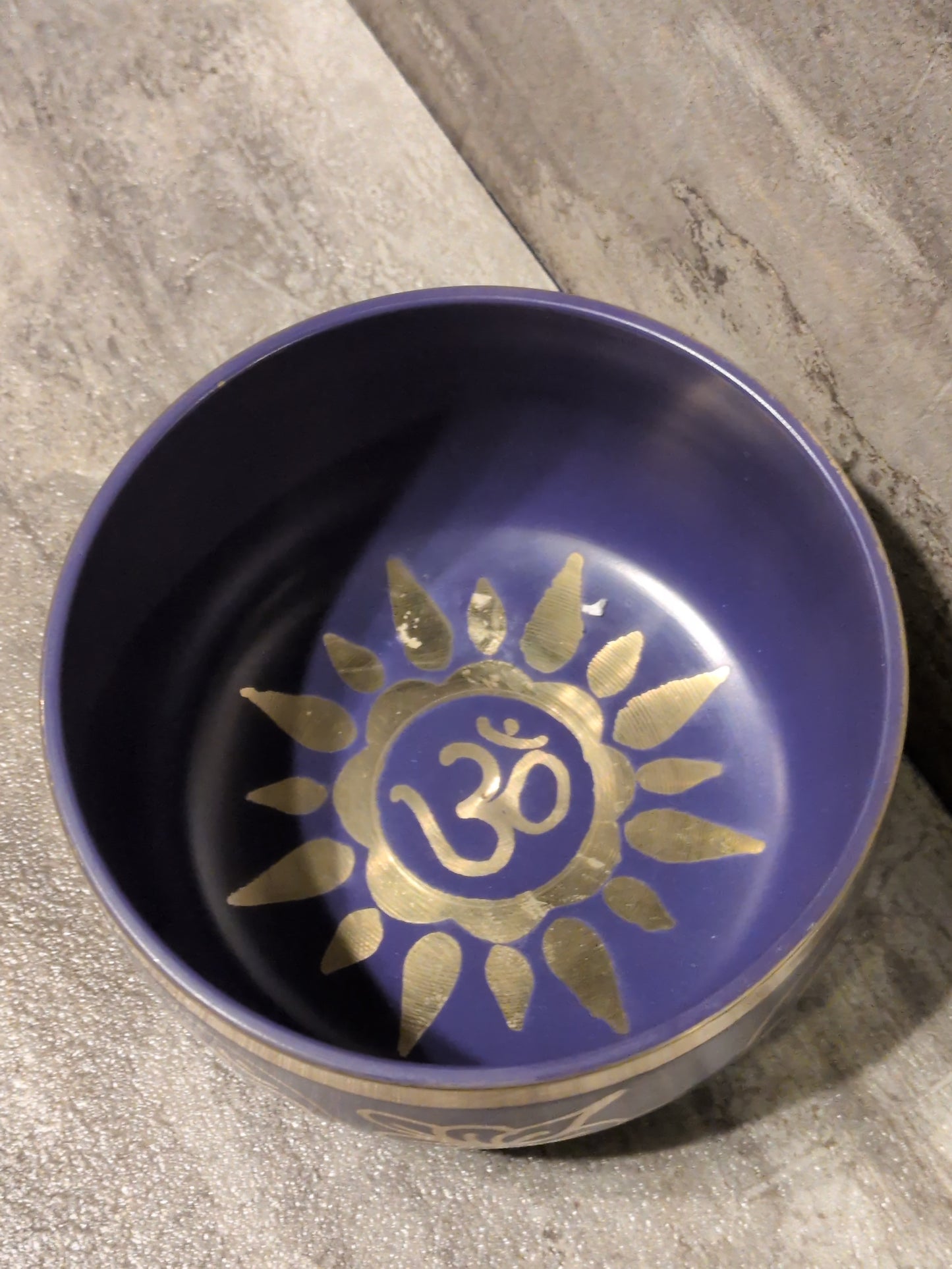 4" Sahashrara ( Crown Chakra ) Purple Painted Brass Tibetan Singing Bowl & striker