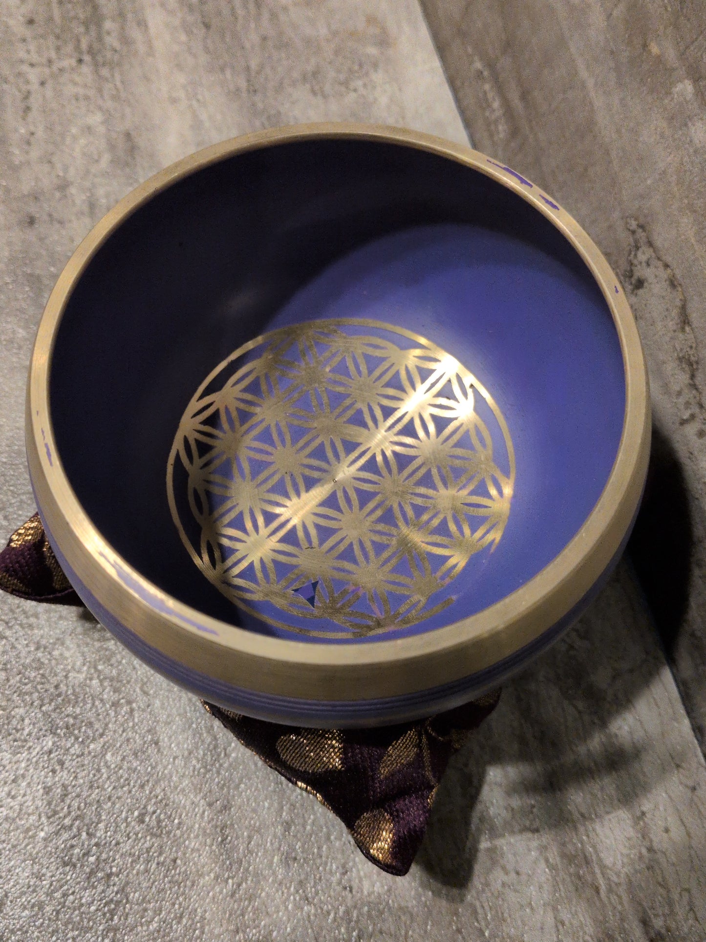 4" Flower of Life Purple Painted Brass Tibetan Singing Bowl w/ pillow & striker
