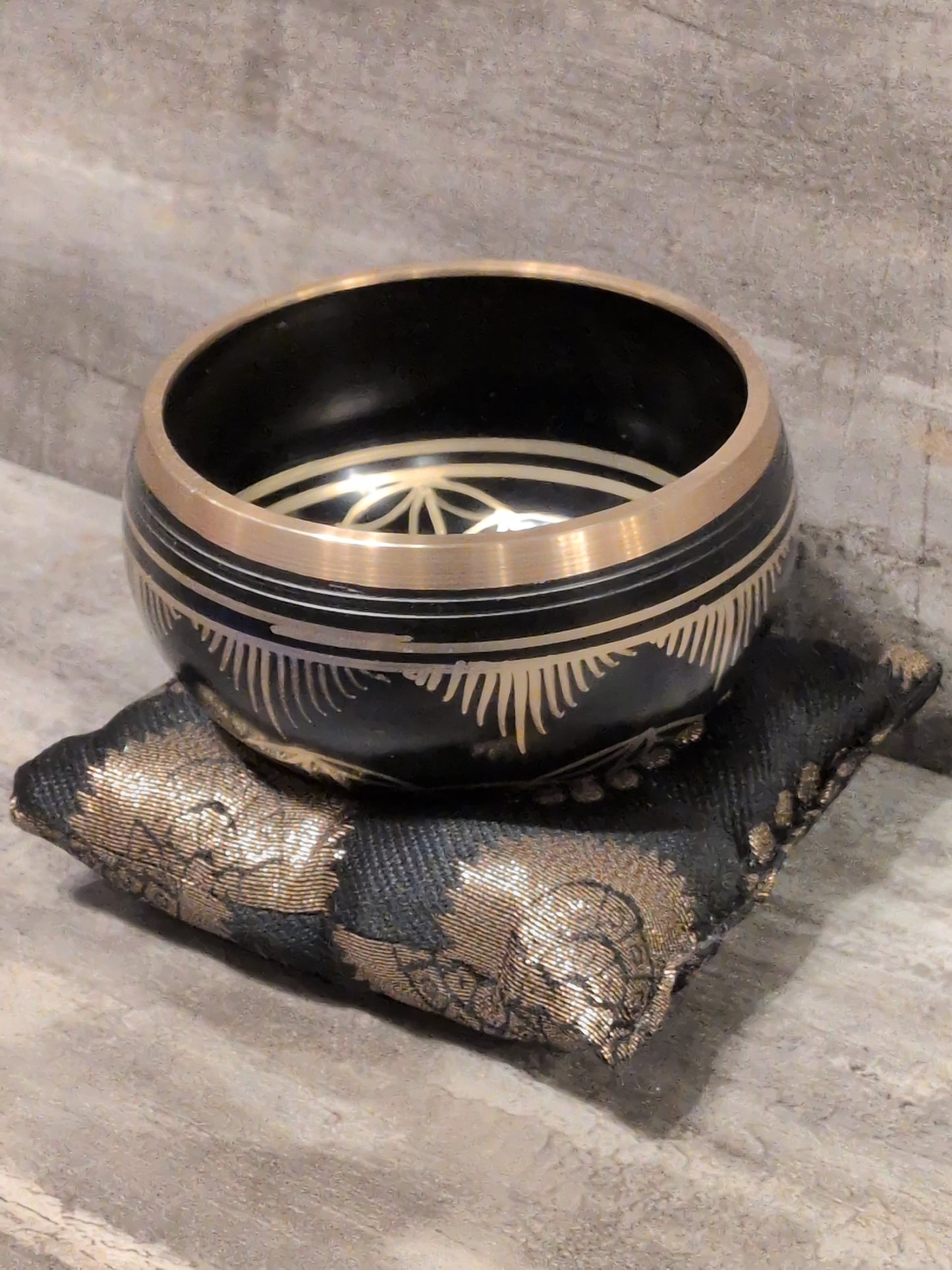 4" Flower of Life Black Painted Brass Tibetan Singing Bowl w/ pillow & striker