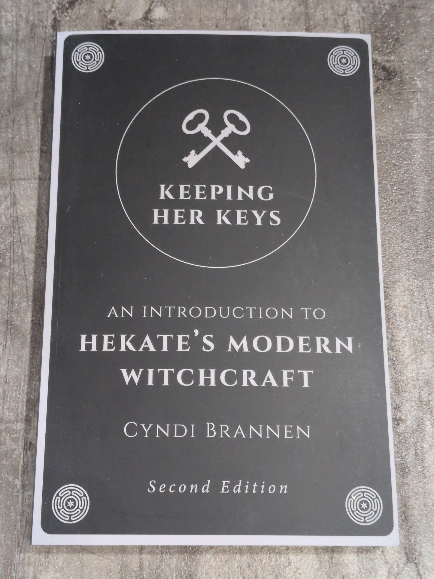 Keeping her keys- Introduction to Hecates modern witchcraft Book
