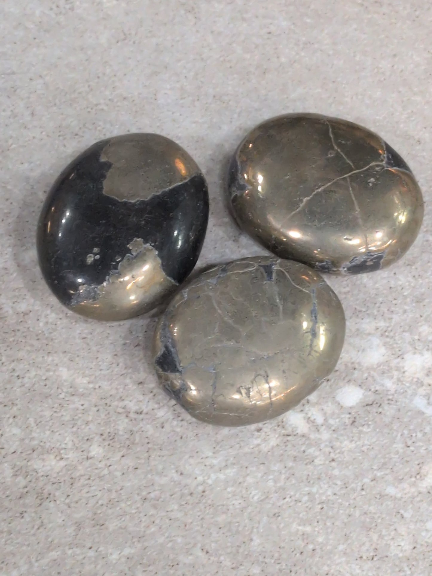 Chalcopyrite palm stone