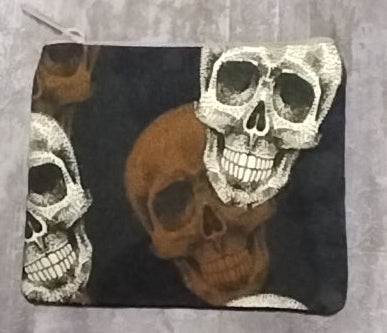 4" x 4.5" Zipper Bag Pointilism Skuĺl