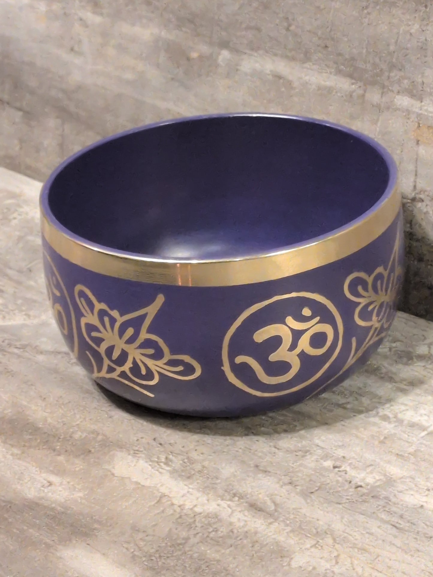 4" Sahashrara ( Crown Chakra ) Purple Painted Brass Tibetan Singing Bowl & striker